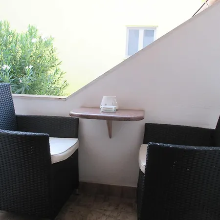 Villa 2 Bedroom With Balcony Omis