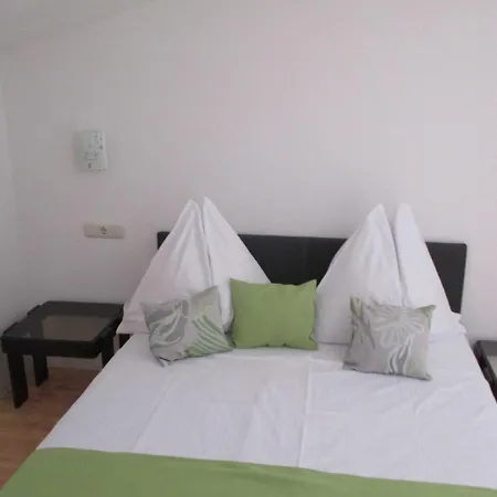 Villa Daniel - Two Bedroom With Balcony *