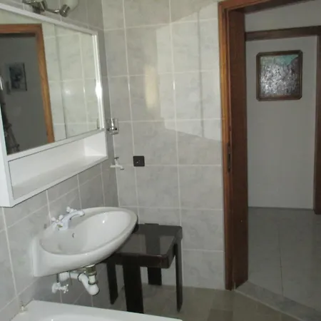 Daniel - Two Bedroom With Balcony