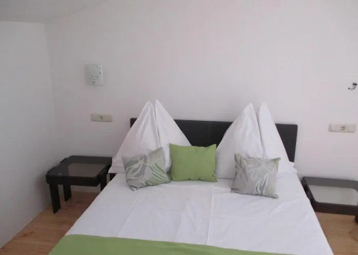 Villa Daniel - Two Bedroom With Balcony *