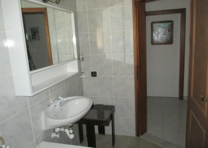 Daniel - Two Bedroom With Balcony